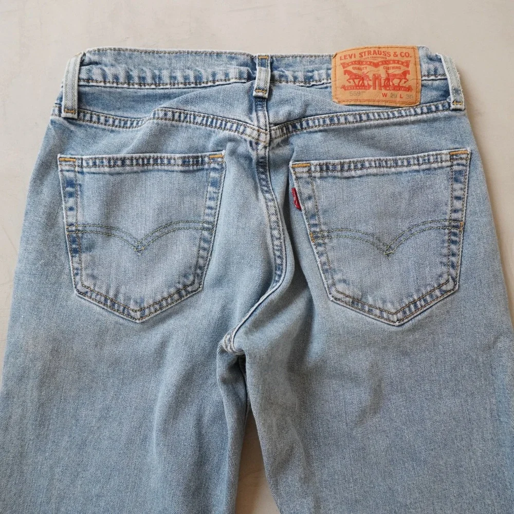 Vintage Levis 559 Relaxed Straight Jeans Light Wash Denim W29 L30 Mens Blue 00's